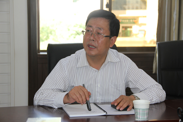 田伏虎副书记汇报谈球吧依法治校工作