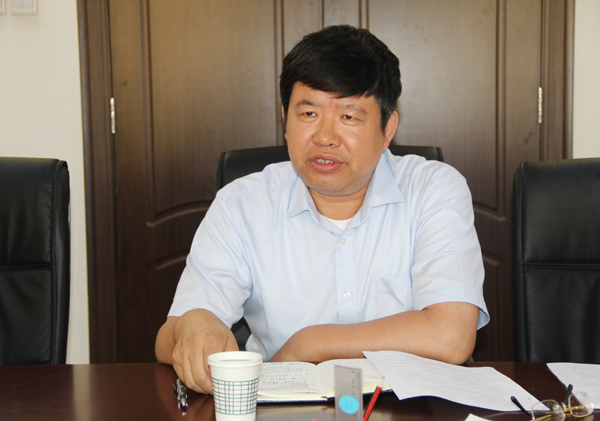 张威虎副校长汇报谈球吧普法教育工作