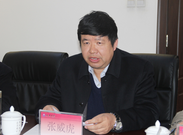 张威虎副校长汇报谈球吧工作