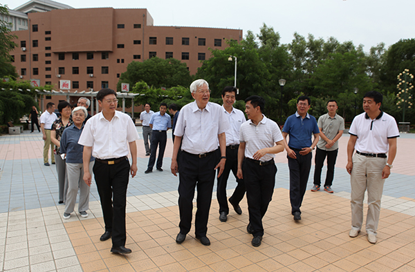 参观谈球吧校园