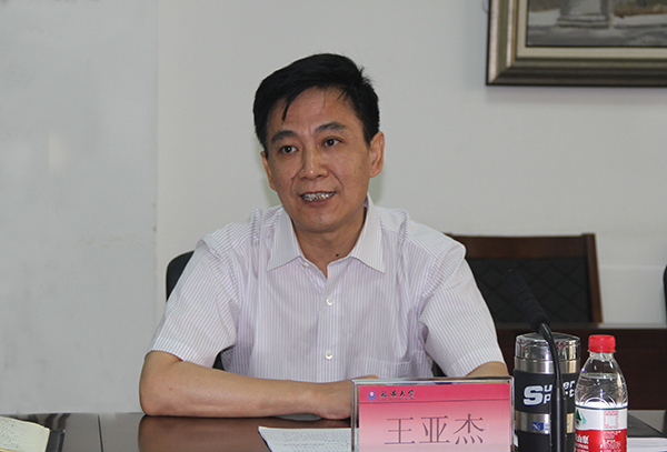 王亚杰书记介绍谈球吧情况