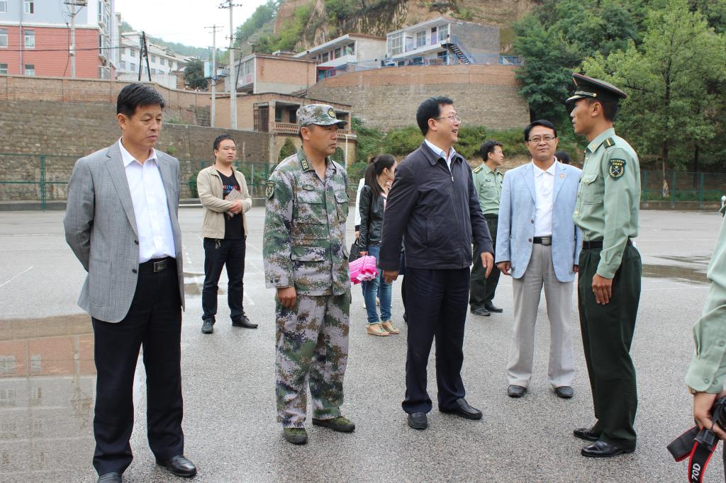 在医学院校区慰问