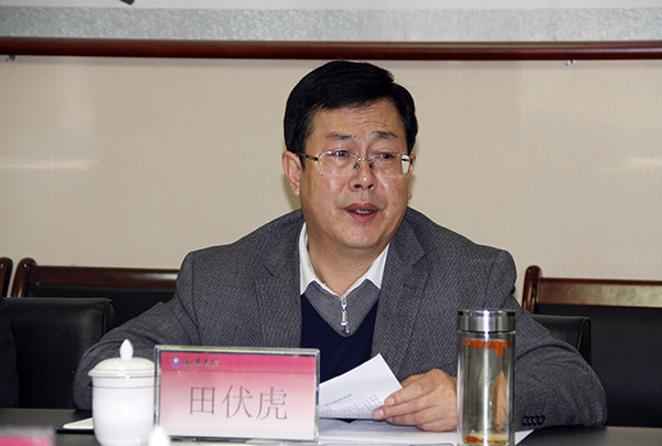 田伏虎副书记主持